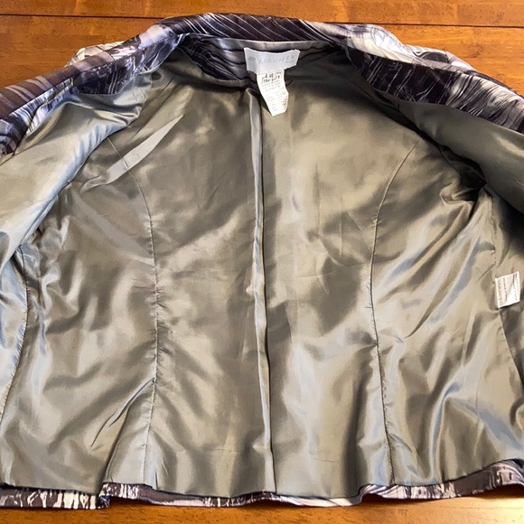 Woman’s jacket - Picture 7 of 9